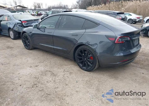 2018 Tesla Model 3 Long Range/Mid Range z USA, uszkodzony, nr VIN 5YJ3E1EA6JF048255